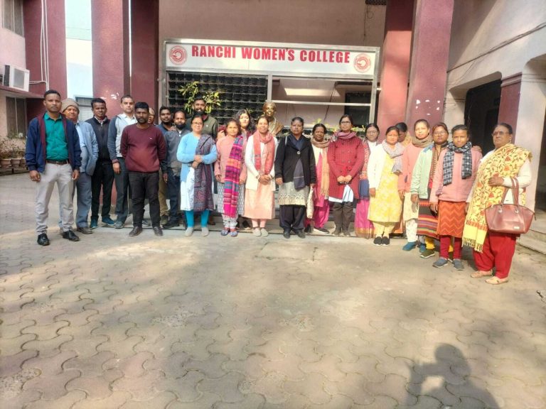 Education News : सात दिन के विंटर ब्रेक के लिए काला बिल्ला लगाया