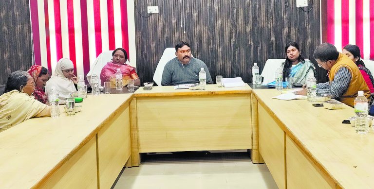 परिमार्जन व दाखिल-खारिज के मामलों का अविलंब करें निष्पादन : जिलाधिकारी