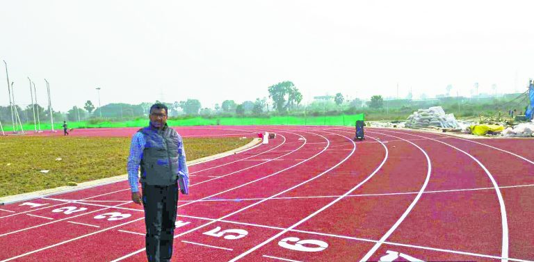 Chhapra News : अब पगडंडी नहीं, सिंथेटिक एथलेटिक ट्रैक से खिलाड़ी भरेंगे सफलता की उड़ान
