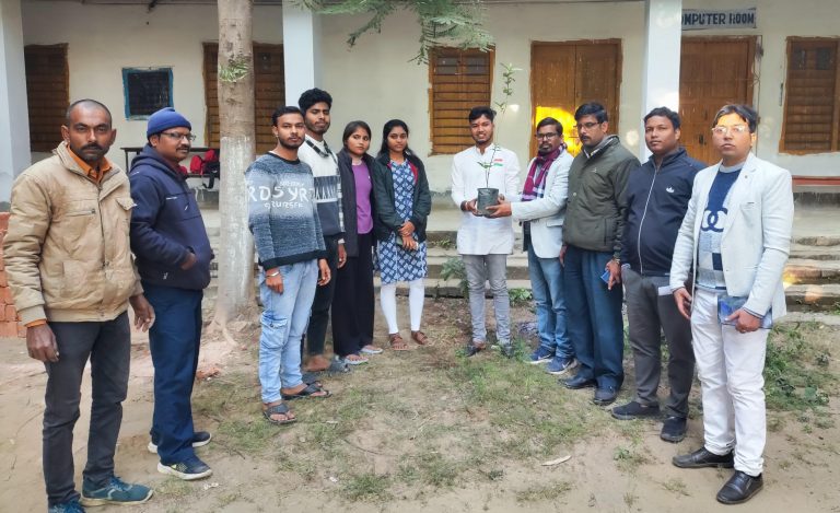 अभाविप के सदस्यों ने किया पौधरोपण