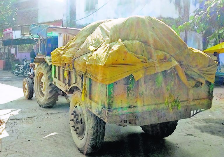 siwan news. काम पर लौटे सफाईकर्मी, सड़कों से उठा कचरा, सड़ाध से लोगों को मिली निजात