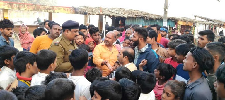 एमडीएम में अनियमितता के विरोध में प्राथमिक विद्यालय बैसा के छात्रों ने किया हंगामा