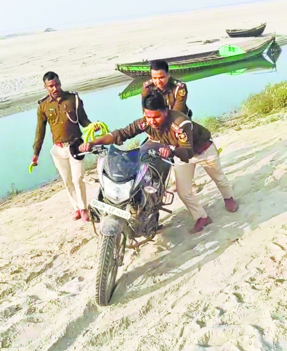Patna News : बाइक चोरी कर भाग रहे दो बदमाश गिरफ्तार, चोरी की 11 बाइक बरामद