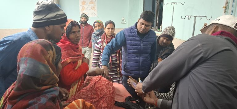 हथियारबंद बदमाशों ने घर में घुसकर की गोलीबारी, एक महिला सहित दो जख्मी