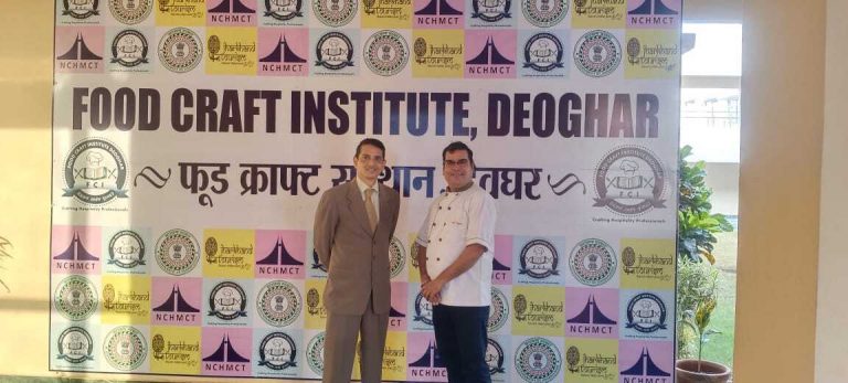 Deoghar News : छात्रों को मिली अंतरराष्ट्रीय  व्यंजन बनाने की ट्रेनिंग