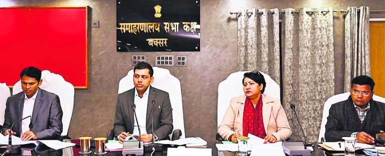 Buxar News: चौसा के सीओ के साथ पांच राजस्व कर्मचारियों का एक दिन का कटा वेतन
