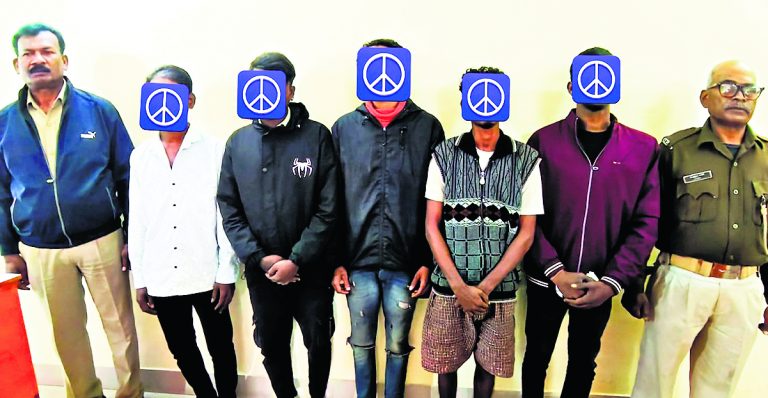 Rourkela News: पेट्रोल पंप पर डकैती की योजना बनाते पांच गिरफ्तार, हथियार बरामद