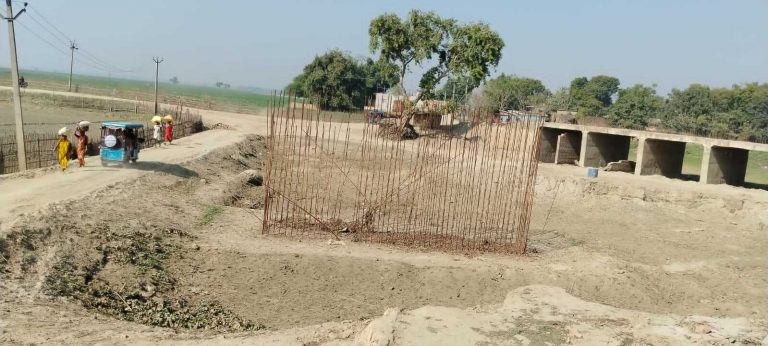 बाढ़ में रूका पुल का निर्माण कार्य अब तक नहीं हुआ शुरू