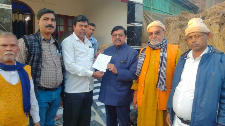 एमएलसी से सड़क व पुल निर्माण कराने की मांग