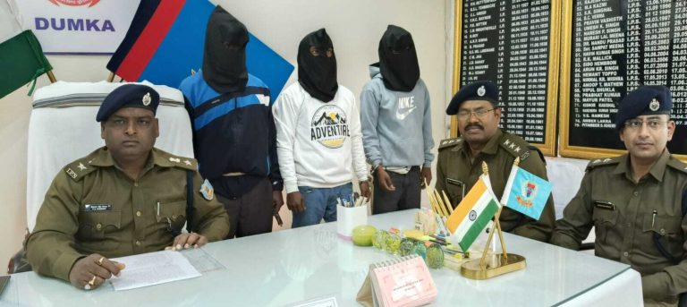 Lead News : तीन अपराधी हुए गिरफ्तार, दो बाइक व तीन मोबाइल जब्त