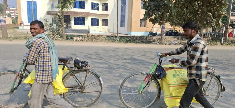 रबी फसल के पटवन के वक्त किसानों को आसानी से नहीं मिल रहा यूरिया व डीएपी, किसान परेशान