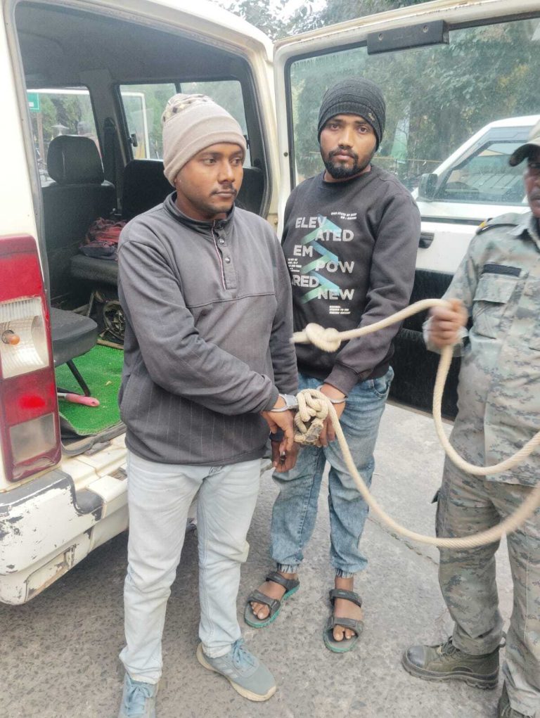 Lead News : दो साइबर ठग गिरफ्तार, दो बाइक व तीन मोबाइल जब्त