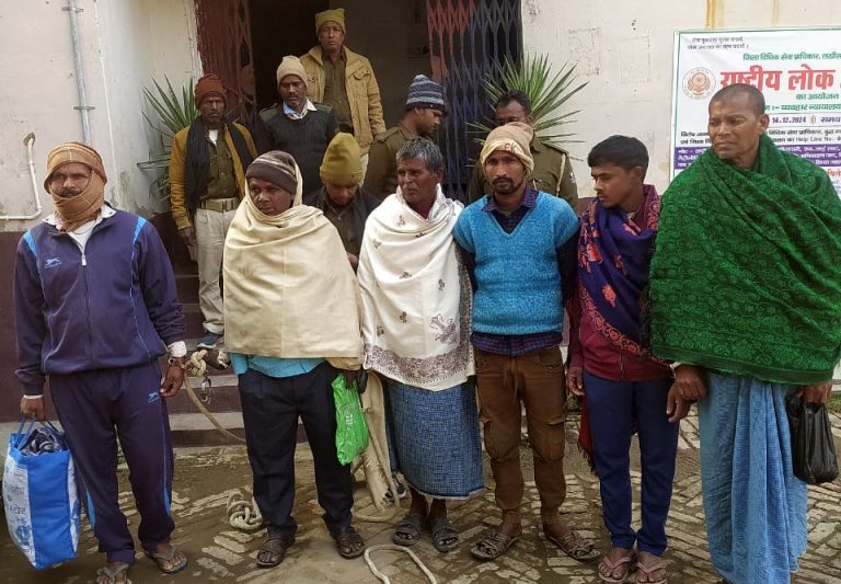 छापेमारी कर आधा दर्जन वारंटियों को किया गिरफ्तार