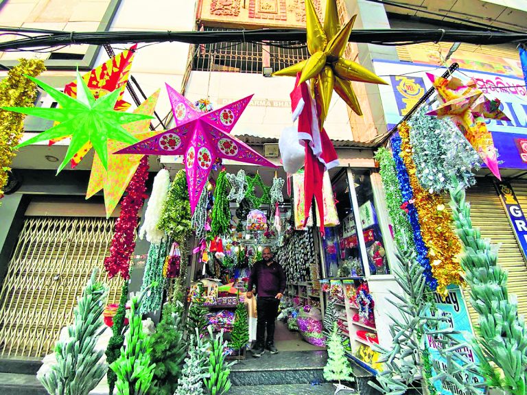 Rourkela News: क्रिसमस को लेकर सुंदरगढ़ जिले में उत्साह, बाजारों में दिखी रौनक