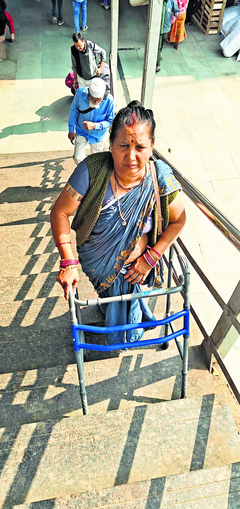 Rourkela News: राउरकेला रेलवे स्टेशन में स्वचालित सीढ़ियां नहीं करतीं काम, लिफ्ट भी रहती है बंद, यात्री परेशान