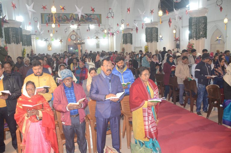 Ranchi News : प्रभु यीशु का जन्म प्रेम,आशा और परिवर्तन का संदेश है :बिशप