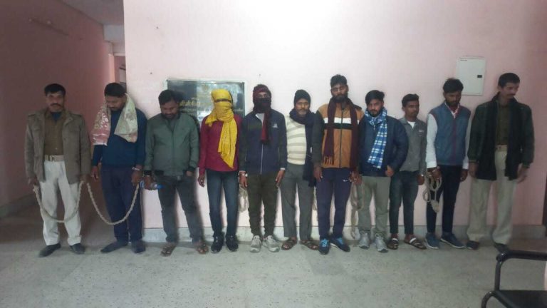 छापेमारी में दो शराब तस्कर समेत नौ शराबी गिरफ्तार
