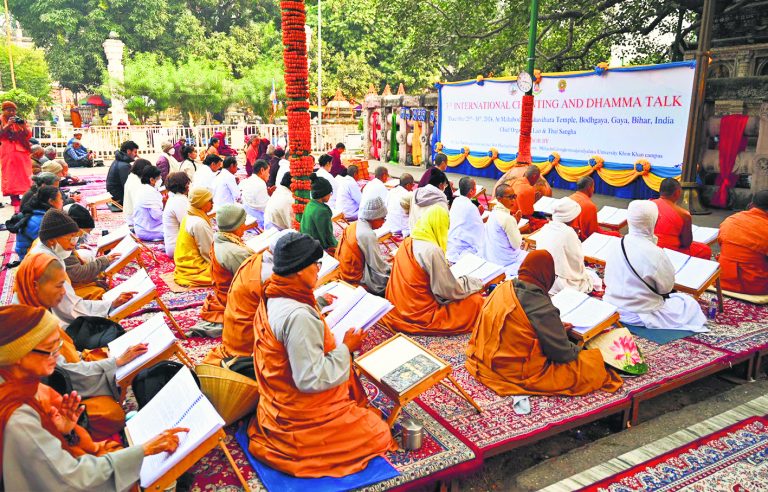 Gaya News : महाबोधि मंदिर में चैंटिंग व धर्म प्रवचन शुरू