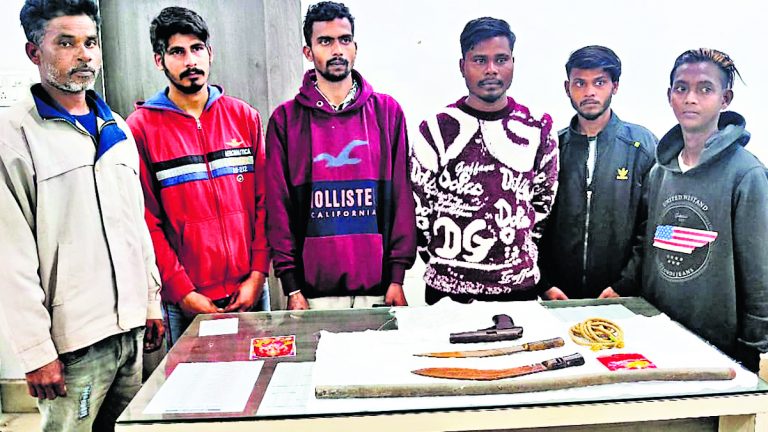 Rourkela News: पेट्रोल पंप पर डकैती की योजना बनाते आधा दर्जन युवक गिरफ्तार
