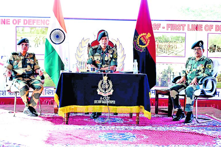 सीमावर्ती इलाकों में फर्जी पासपोर्ट रैकेट पर नकेल कसने को बीएसएफ रहे तत्पर : डीजी