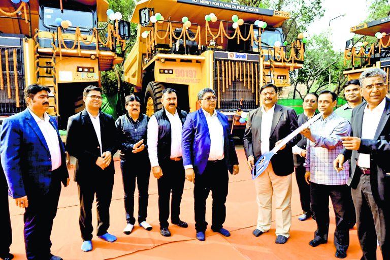अंडाल : इसीएल के सोनपुर बाजारी में लाये गये पांच बीइएमएल डंपर