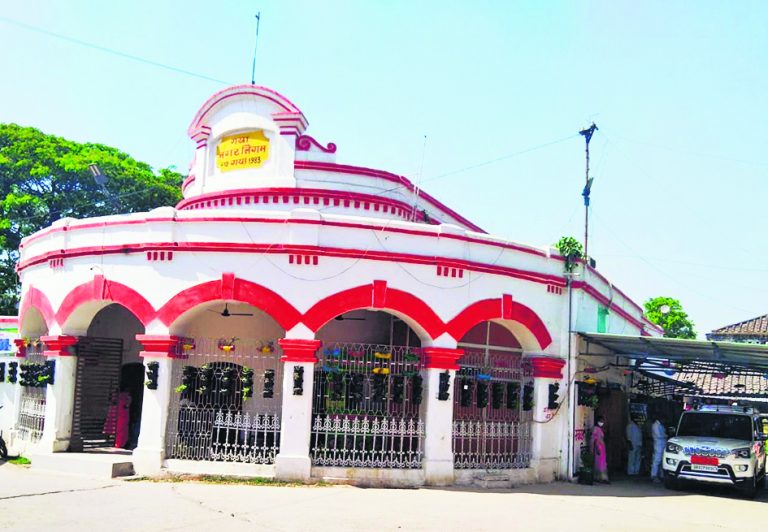 Gaya News : कनीय अभियंता को संविदा पर रखने का पार्षद करने लगे विरोध