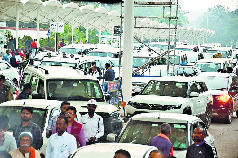 Ranchi news : रांची एयरपोर्ट की पार्किंग पहले से भी बदतर, रोज जाम, नहीं मिल रहा फ्री पार्किंग का लाभ