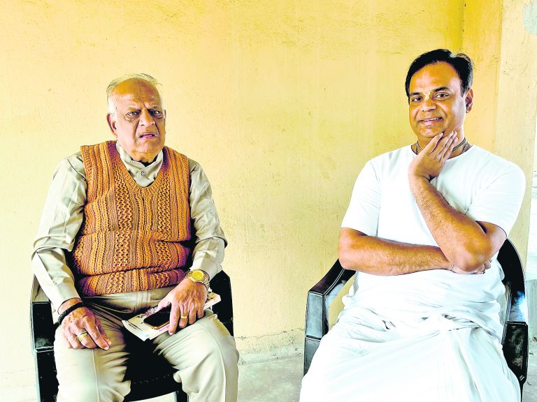 चिन्मय प्रभु के अधिवक्ता से मिले इस्कॉन कोलकाता के उपाध्यक्ष