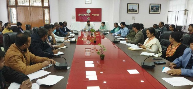 सामुदायिक स्वास्थ्य केंद्रों में चिकित्सक उपस्थित रहें