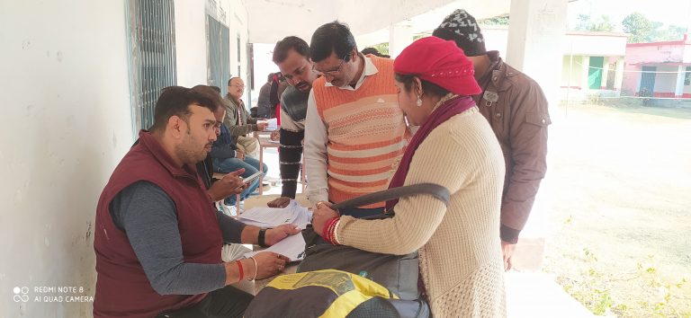 विशिष्ट शिक्षकों के बीच औपबंधिक नियुक्ति पत्र वितरित