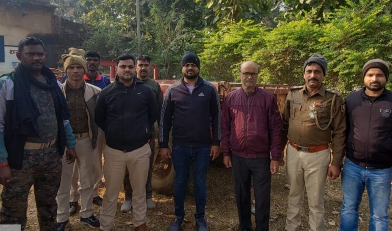 बालू ढुलाई कर रहे ट्रैक्टर व तीन जुगाड़ वाहन जब्त