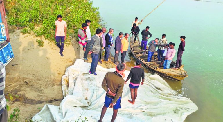 सोन नदी में छोड़ी गयीं एक लाख 19 हजार अंगुलिका मछलियां