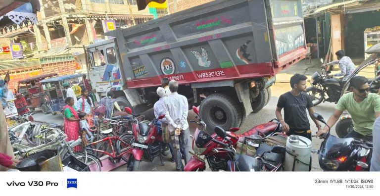 शहर में भारी वाहनों के प्रवेश से यातायात व्यवस्था चौपट, बाइपास की मांग