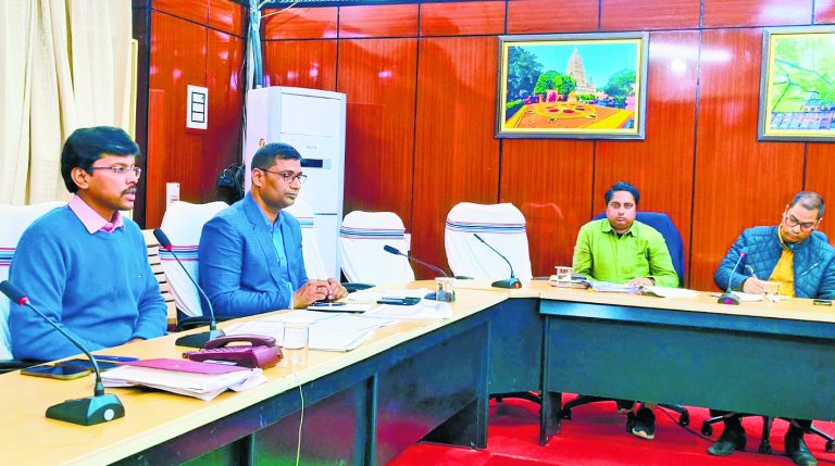 Gaya News : सांसद, विधायक व विधान पार्षद की योजनाओं के लिए प्राथमिकता के आधार पर जमीन होगी उपलब्ध