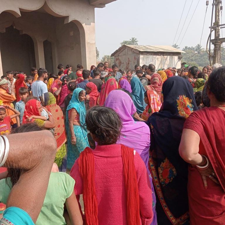 सड़क दुर्घटना में बाइक सवार एक युवक की मौत, दो गंभीर
