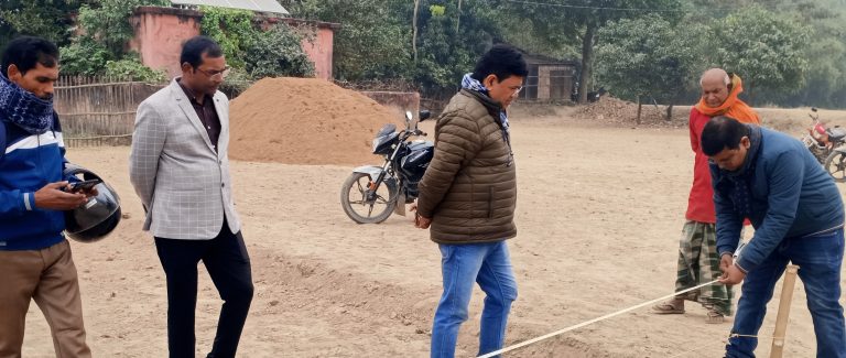 खेल मैदान निर्माण को लेकर किया निरीक्षण