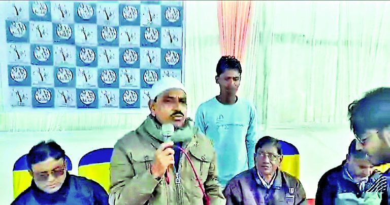 जिला कमेटी के चेयरमैन पर पार्टी को कमजोर करने का लगाया आरोप