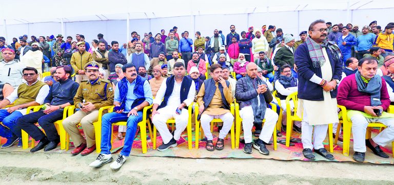hajipur news. राजकीय सम्मान के साथ हुआ किशोर कुणाल का अंतिम संस्कार