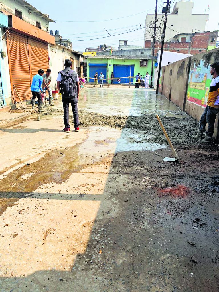 Rourkela News: प्लांट साइट की पोस्ट ऑफिस गली में घरों व दुकानों से ऊंची सड़क बनाने का विरोध