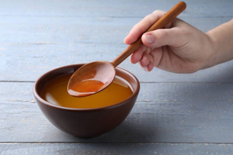 Beauty Tips: सर्दियों में क्यों आपकी स्किन के लिए अमृत के समान है घी? जानें चौंका देने वाले फायदे