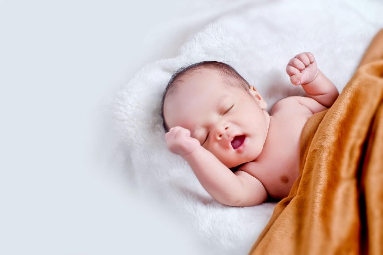 Baby Names: अपने चांद के टुकड़े को दें चंद्र देव से जुड़ा ये प्यारा नाम, देखें लिस्ट