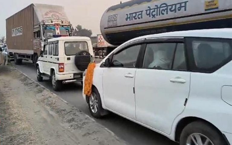 Bihar News: कैमूर में भीषण जाम, घंटों फंसे रहे मरीज और पर्यटक, रॉन्ग साइड से निकल गये सांसद