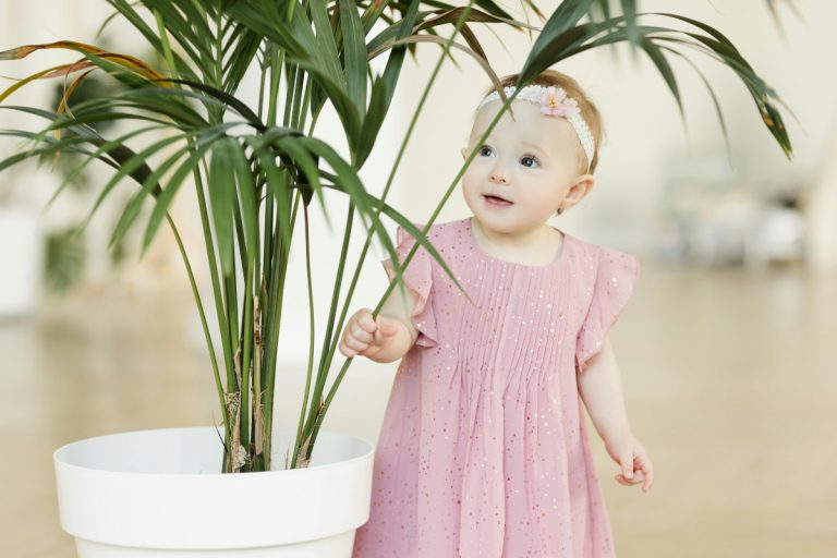Baby Names: आपकी परियों सी बेटी के लिए ये हैं सबसे पॉपुलर और खूबसूरत नाम, डालें लिस्ट पर एक नजर