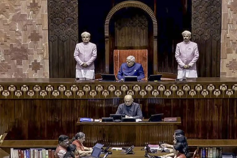 Abhishek Manu Singhvi : 500 का एक नोट रखने वाले अभिषेक मनु सिंघवी की सीट पर कैसे पहुंचा नोटों का बंडल?