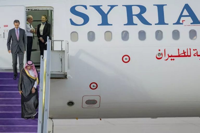 Bashar Al Assad: कहां गया बशर अल-असद का विमान! रडार में नहीं आ रहा लोकेशन, क्या हो गया क्रैश?
