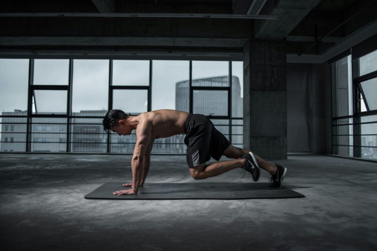 Fat Loss Tips: पेट में जमी जिद्दी चर्बी को पिघलाने में मदद करेंगे ये वर्कआउट, सिर्फ 5 मिनट करने से होगा फायदा