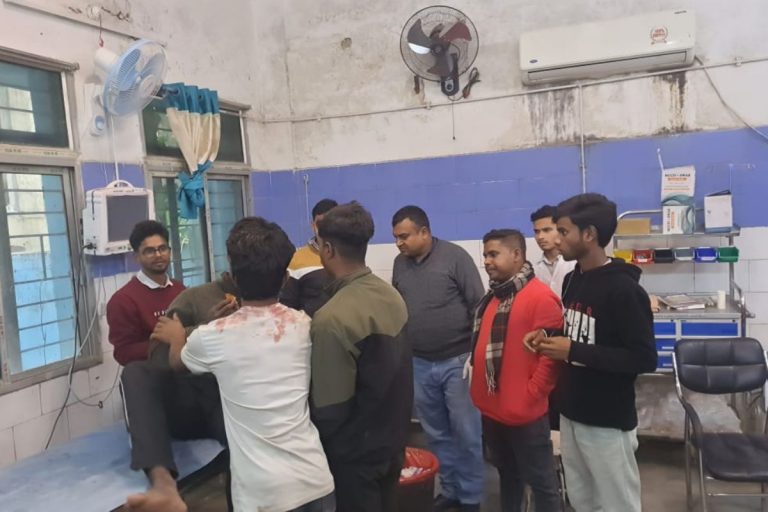 औरंगाबाद के NH पर हुई बड़ी दुर्घटना, हादसे में तीन  गंभीर रूप से घायल