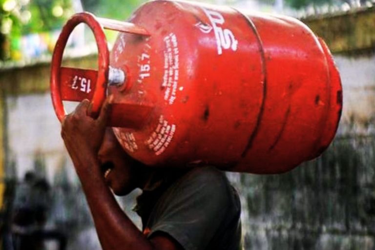 18 जनवरी 2025 को आपके यहां कितने में मिल रहा 14 किलो का गैस सिलेंडर, यहां देख लें दाम