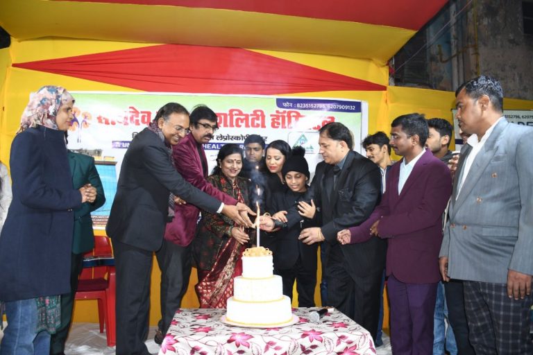 Patna: सत्यदेव सुपरस्पेशियलिटी हॉस्पिटल में मनाया गया नए साल का जश्न, पिछले साल की उपलब्धियों के लिए कर्मियों को किया गया सम्मानित 