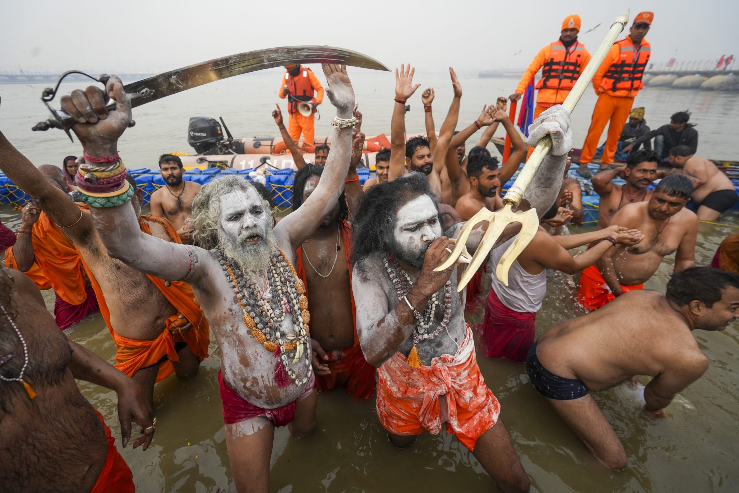 After Kumbh stampede Amrit bath of Akharas started see photos